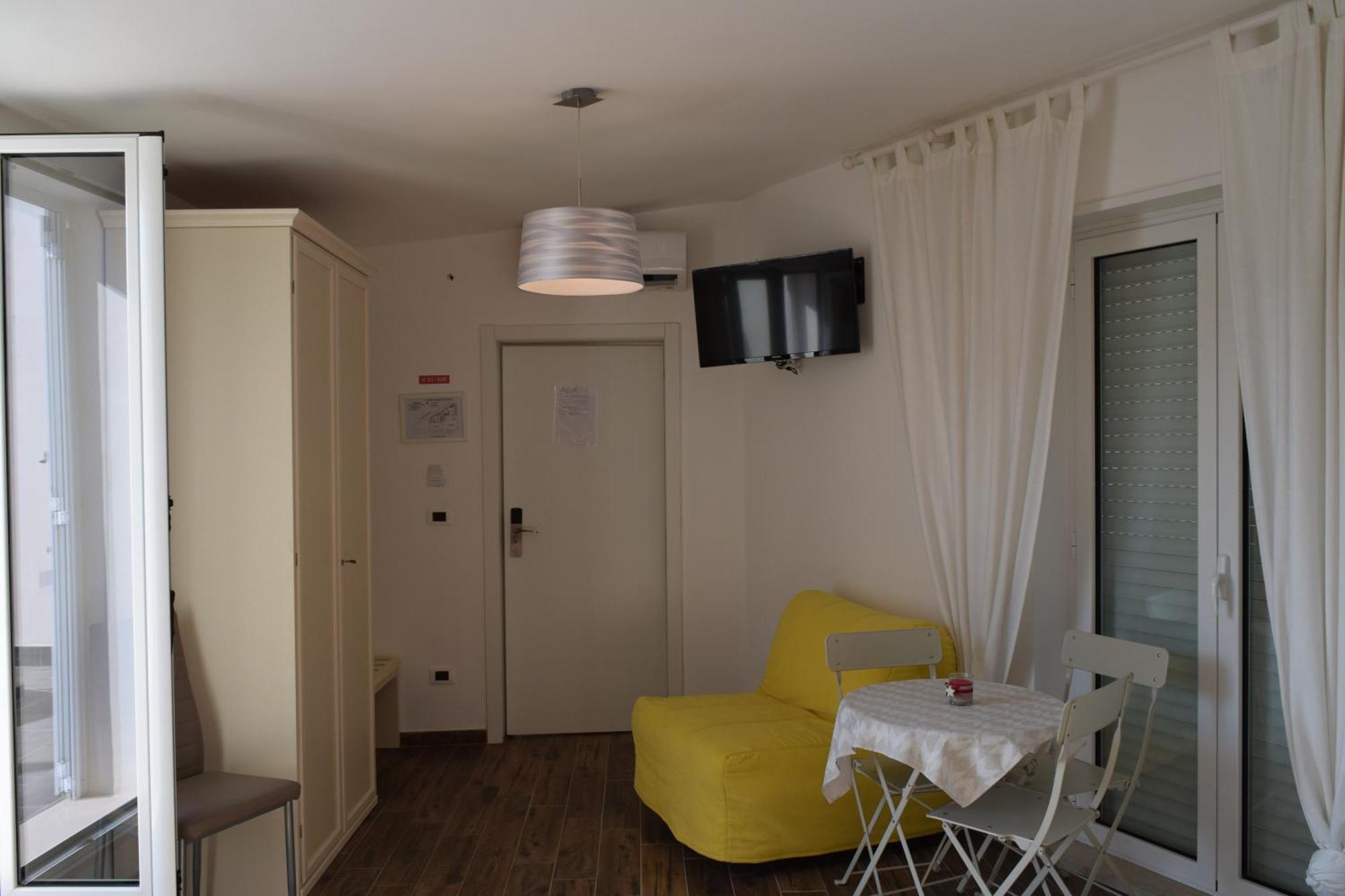 Domus Al Corso Con Servizio B&B Canosa di Puglia Exterior foto